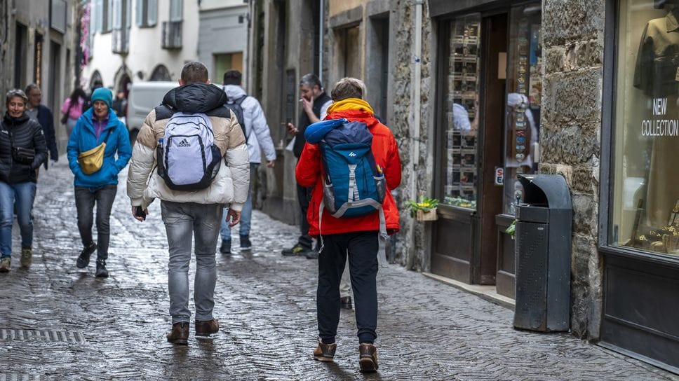 Turisti sulla Corsarola, in Città Alta