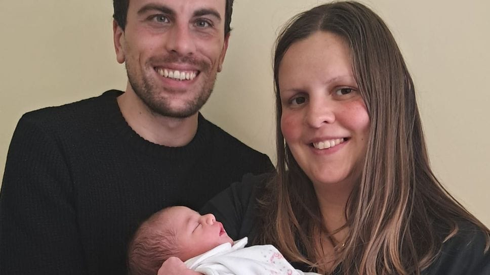 Giulia Rossi tra il papà Paolo e la mamma Valentina