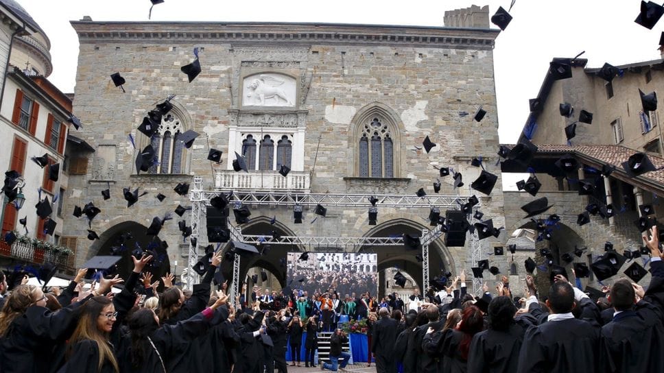 La festa dei laureati in Città Alta, in una foto d’archivio