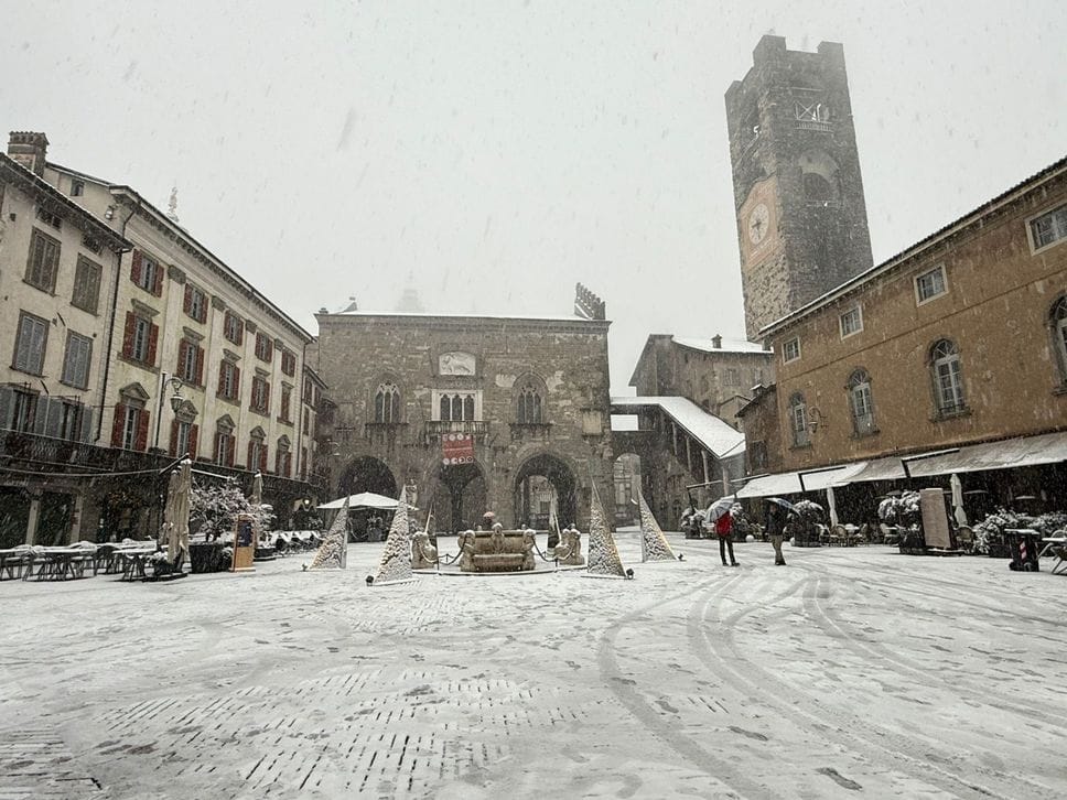 Piazza Vecchia con la neve