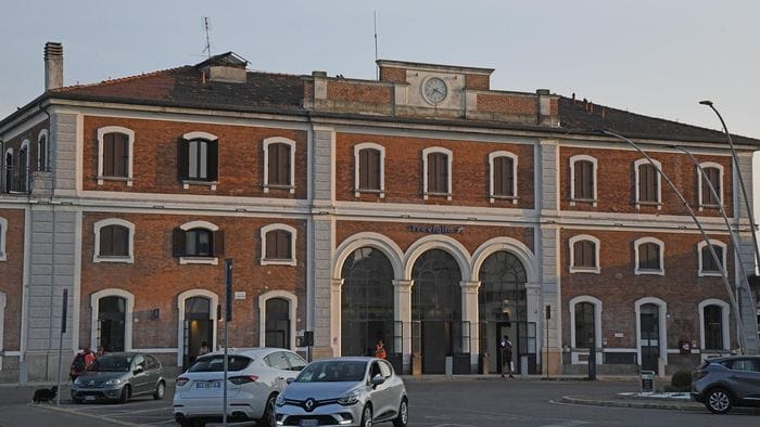 https://storage.ecodibergamo.it/media/photologue/2025/11/21/photos/cache/colpisce-agente-col-monopattino-arrestato-23enne-a-treviglio_bb720bb4-c6db-11f0-bfb0-f7fb2d03a348_1920_1080_v3_large_16_9.jpg