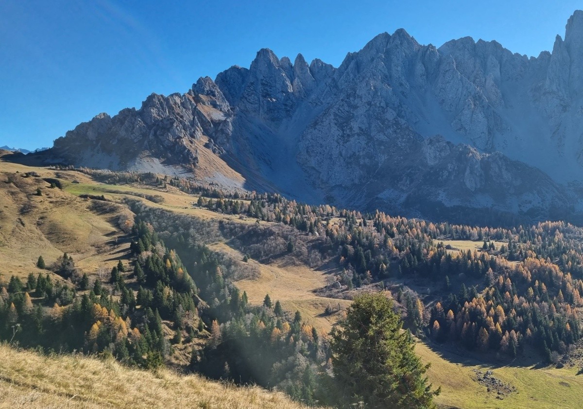 La conca dei Campelli dal sentiero 428