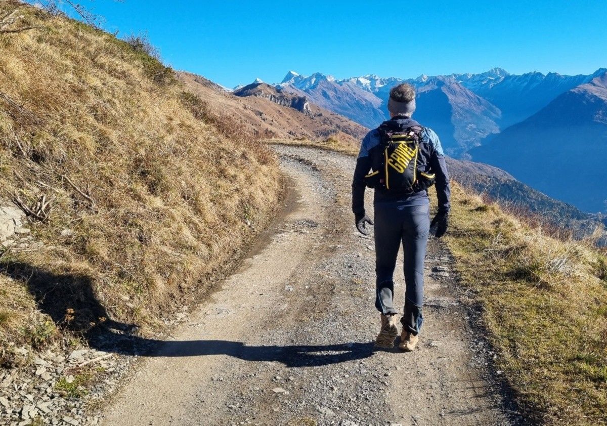 Verso il rifugio Campione (con Adamello sullo sfondo)