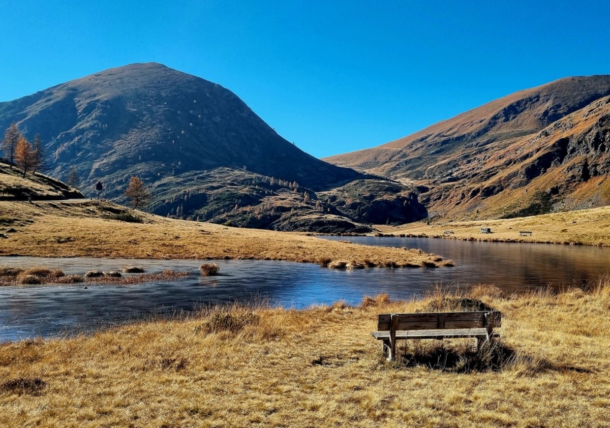 Il laghetto ghiacciato al Passo del Vivione