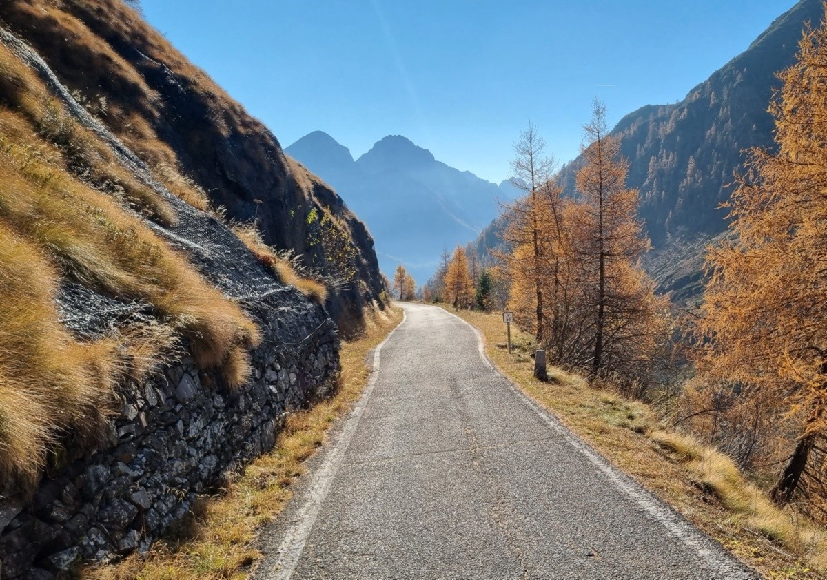 Scendendo dal Passo del Vivione