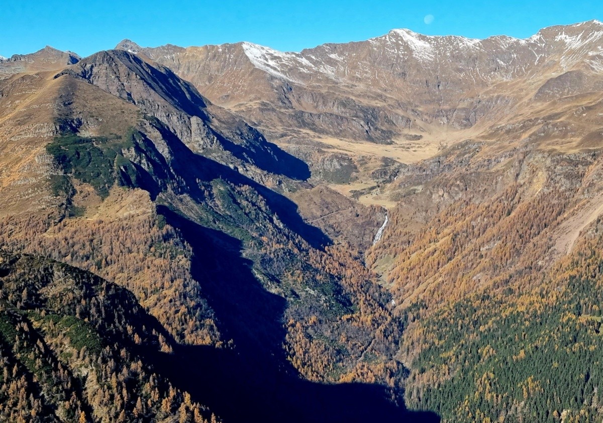 La valle del Sellero dal Monte Campione
