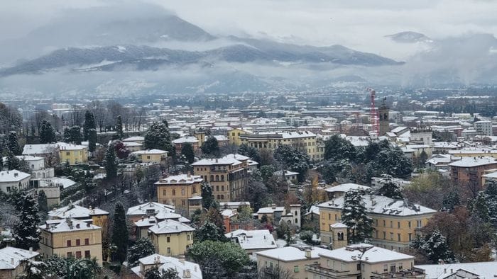 Sabato con il sole, domenica torna il freddo. E da lunedì pioggia e neve: le previsioni nella Bergamasca