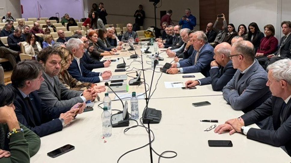 Il tavolo della trattativa a Roma per il rinnovo del contratto dei metalmeccanici