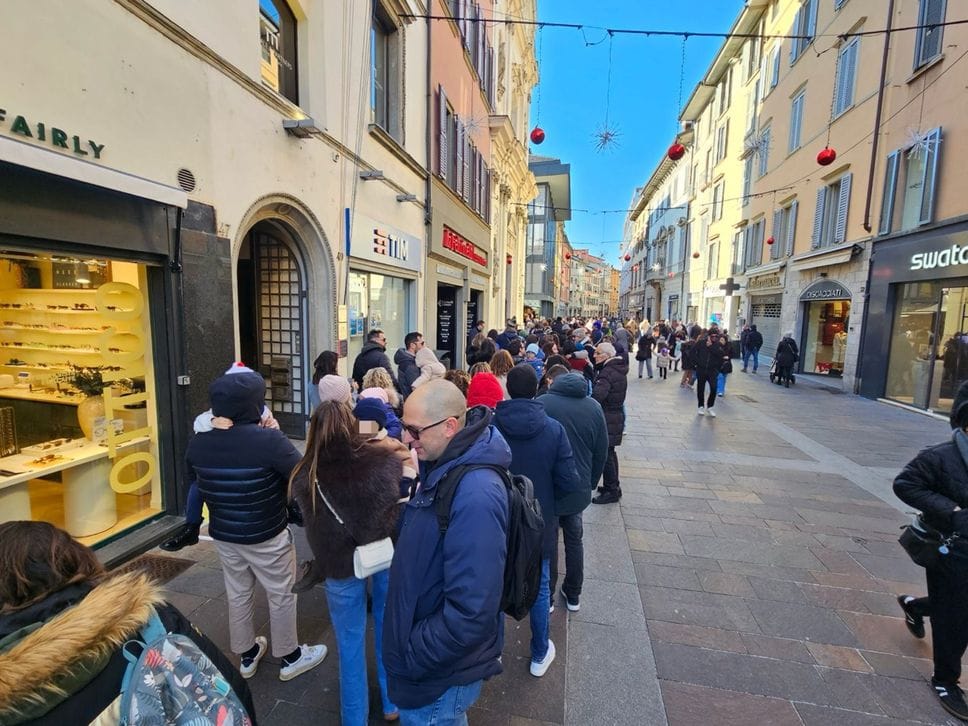 Tutti in coda per la letterina a Santa Lucia