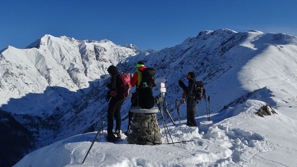 Ciaspolatori nei pressi del Passo della Manina, sopra Lizzola
