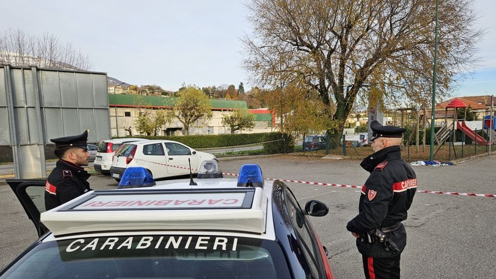 I rilievi dei carabinieri sul luogo della lite