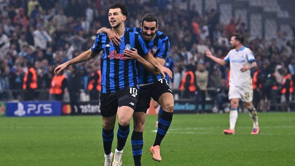 Lazar Samardzic esulta con Davide Zappacosta dopo aver realizzato il gol-vittoria a Marsiglia. A Francoforte con l’Eintracht i nerazzurri cercano conferme