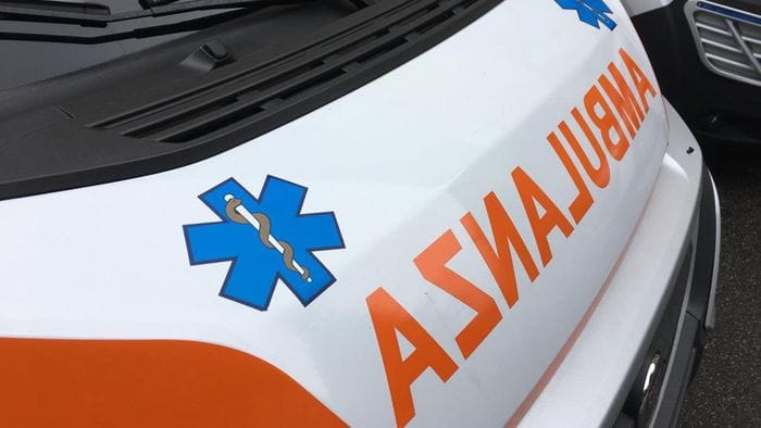 Azzano, operaio di 52 anni investito da un muletto: ferito alle gambe