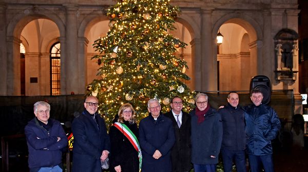 L’accensione dell’albero di Natale in Piazza Vecchia
