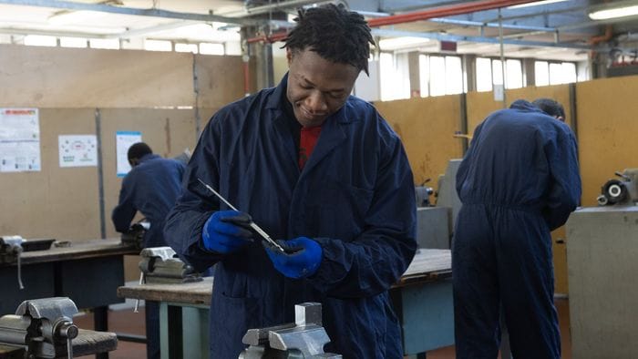 Nuovi italiani, nuova manifattura. Il merito come leva di mobilità sociale