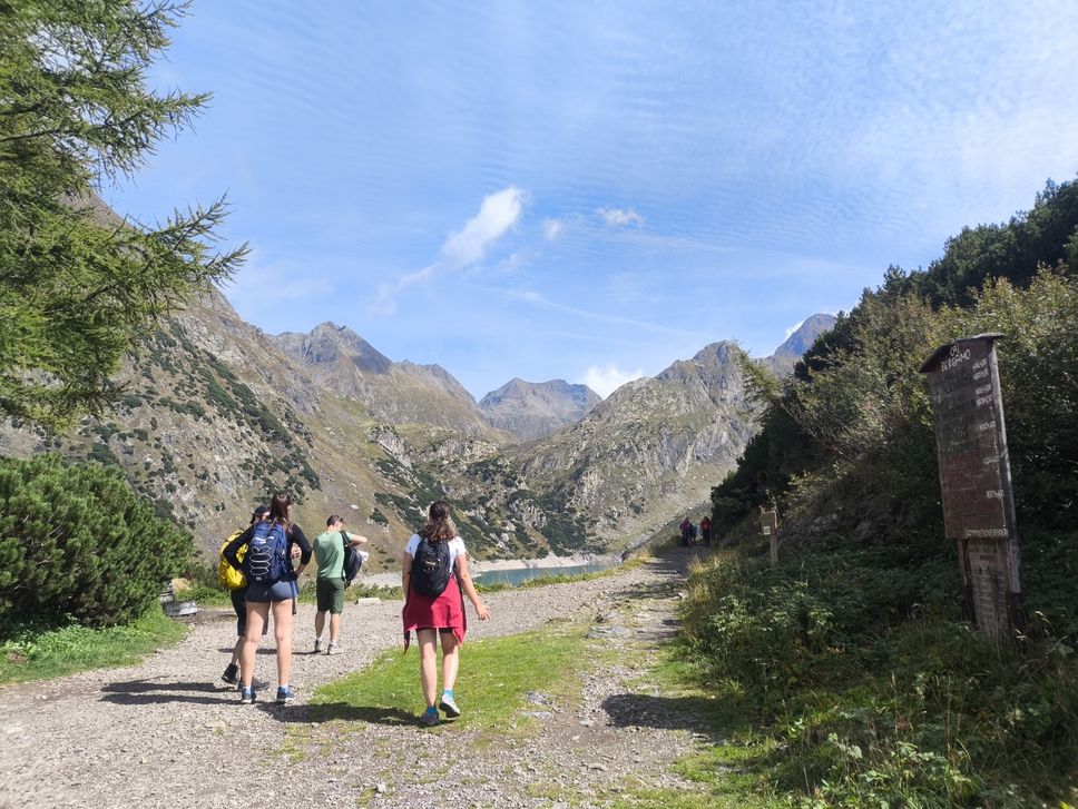 Escursionisti in montagna