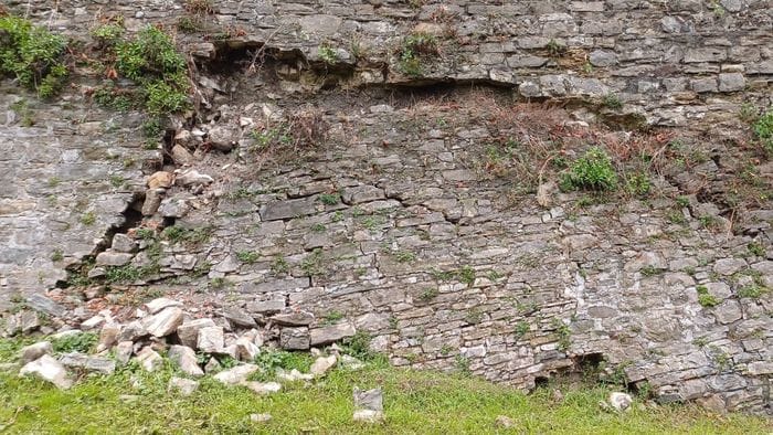 Cortina di Santa Grata: situazione invariata ma servono lavori di messa in sicurezza sulle Mura