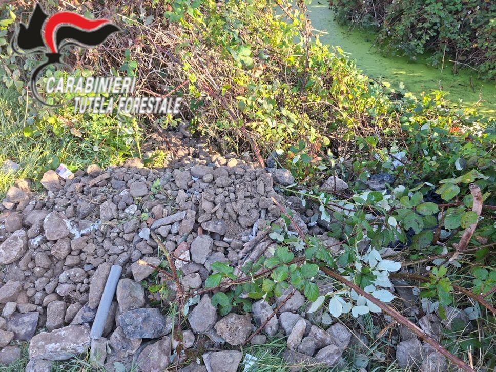 Rifiuti a Costa Volpino: abbandonata plastica e materiale edile