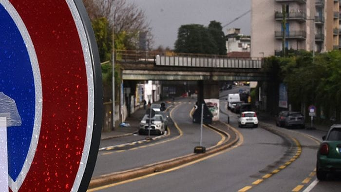 Si demolisce il ponte ferroviario a Bergamo, via Dei Caniana chiude la notte Ecco quando Si demolisce il ponte ferroviario a Bergamo, via Dei Caniana chiude la notte Ecco quando