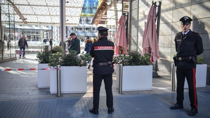 Accoltellamento a Milano, rintracciato l’aggressore: è un 59enne nato a Bergamo