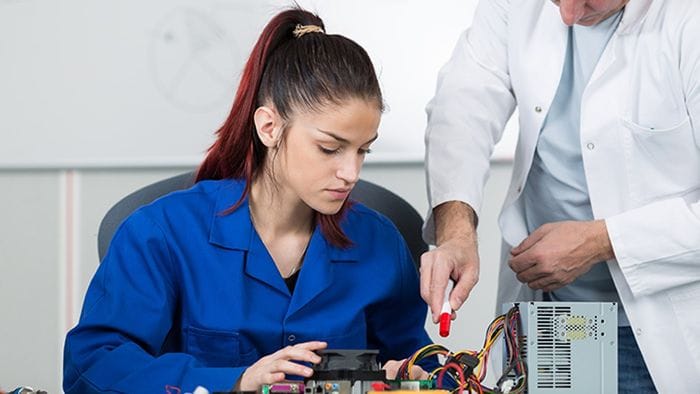 Formare sul lavoro, no a corsi fiume ma tutor e feedback per la crescita Formare sul lavoro, no a corsi fiume ma tutor e feedback per la crescita