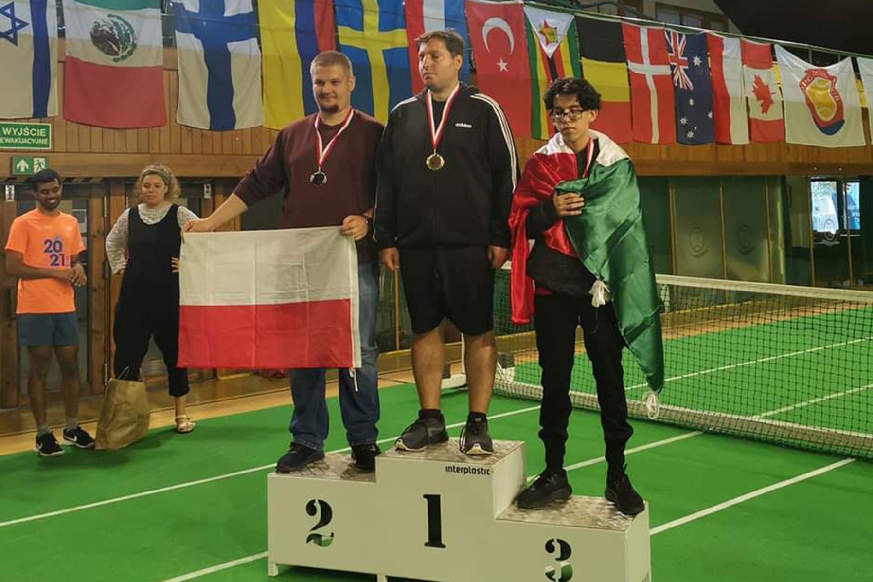 Davide Viglianti, al centro, premiato per il successo nel torneo internazionale di Danzica_ Foto Marco Caldara
