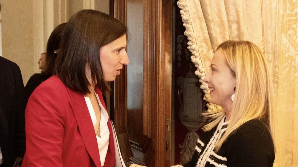Giorgia Meloni con Elly Schlein