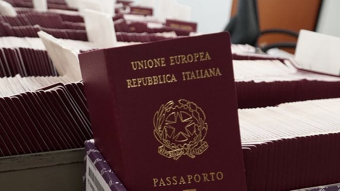 Rinnovo del passaporto, addio al bollettino postale