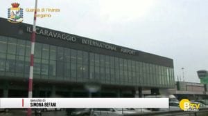 Aspettava un pacco con tre kg di droga. Arrestato un 24enne che si è visto recapitare la merce a casa direttamente dalla Gdf di Orio