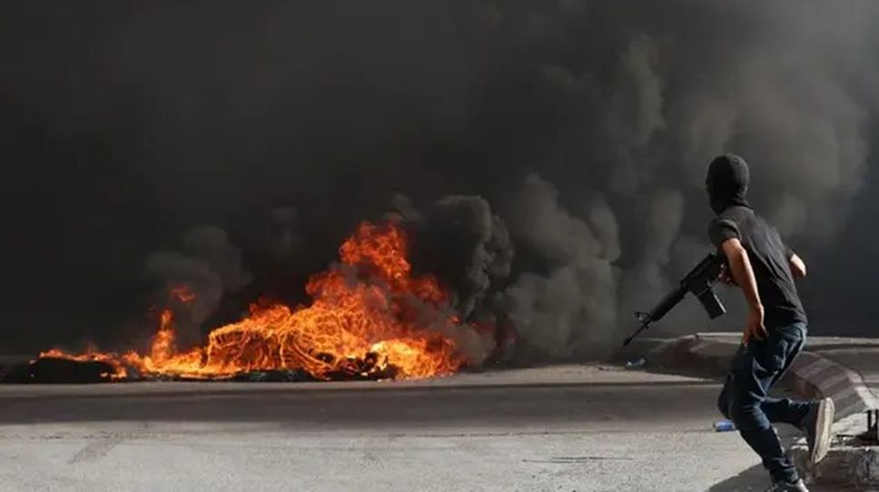 Un colono estremista in Cisgiordania: in crescita gli attacchi ai palestinesi