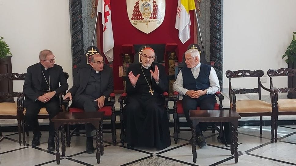 Il cardinale Pizzaballa tra monsignor Delpini (a sinistra) e monsignor Beschi (a destra)