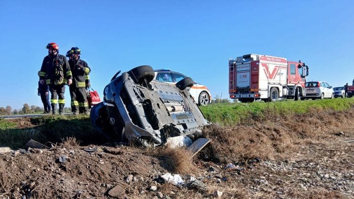 Malore, 25enne si ribalta con l’auto in un campo ad Arzago Malore, 25enne si ribalta con l’auto in un campo ad Arzago
