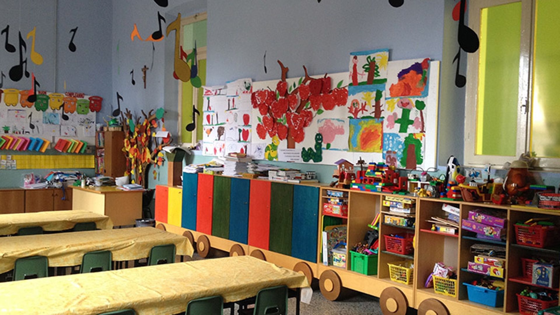 https://storage.ecodibergamo.it/media/photologue/2025/11/7/photos/educazione-e-territorio-la-scuola-dellinfanzia-piazzoni-apre-le-sue-porte-pe_b416cf0e-bb27-11f0-b324-45bec001a27a_1920_1080.jpg