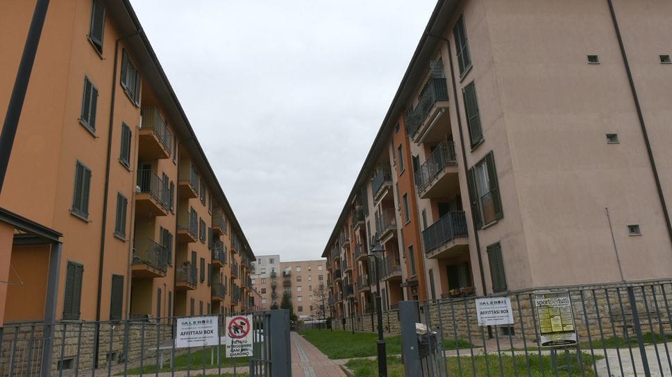 Gli alloggi di via Rovelli sono tra quelli  che saranno interessati ai lavori di efficientamento energetico