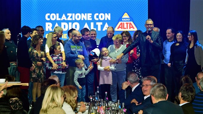 Emozione e amicizia alla festa di «Colazione con Radio Alta» Emozione e amicizia alla festa di «Colazione con Radio Alta»