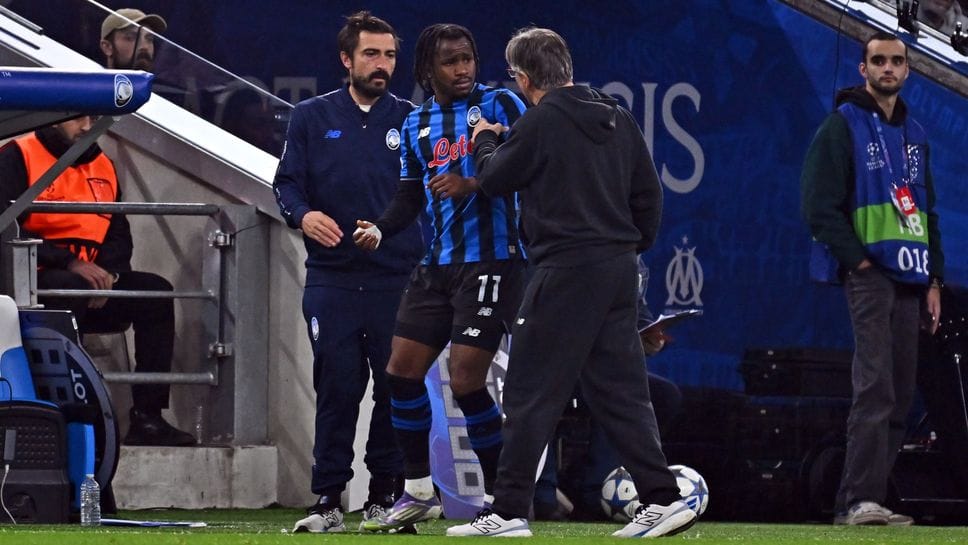 Il momento della sostituzione di Lookman quando il giocatore e il mister si sono «beccati»