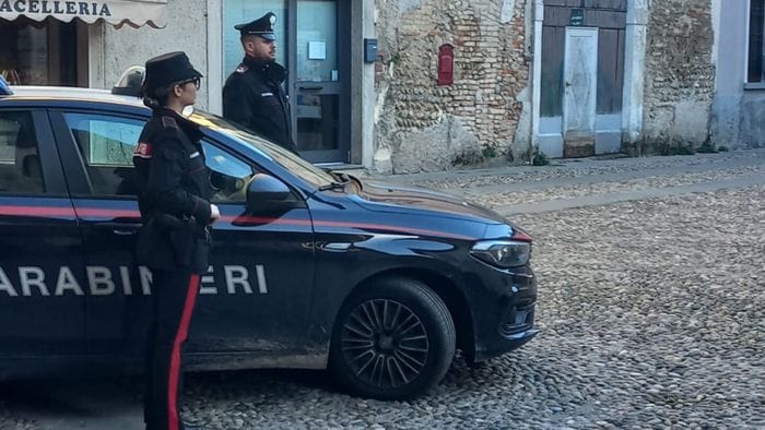 Romano, picchia la compagna in strada e la lascia svenuta a terra: 36enne arrestato