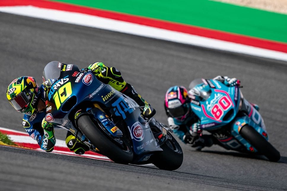 Diogo Moreira, con il numero 10, in azione  a Portimao