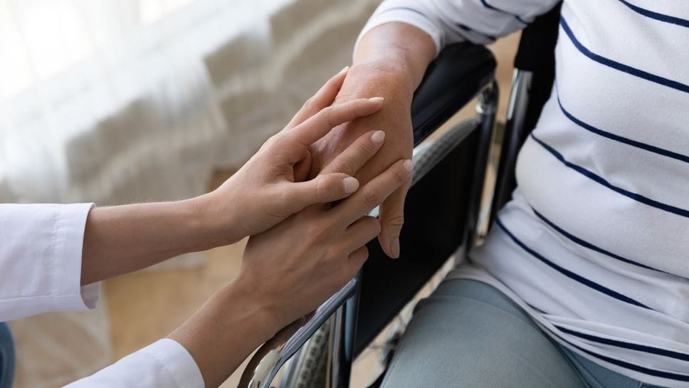 Per i lavoratori che si prendono cura di un familiare fragile, un «pilastro» è la legge 104, a cui si è affiancata recentemente la nuova legge 106