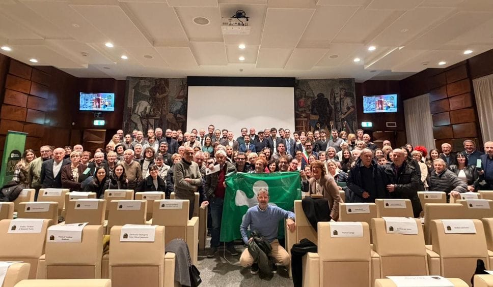 La premiazione delle 74 imprese «storiche» nel Palazzo dei Contratti della Camera di Commercio