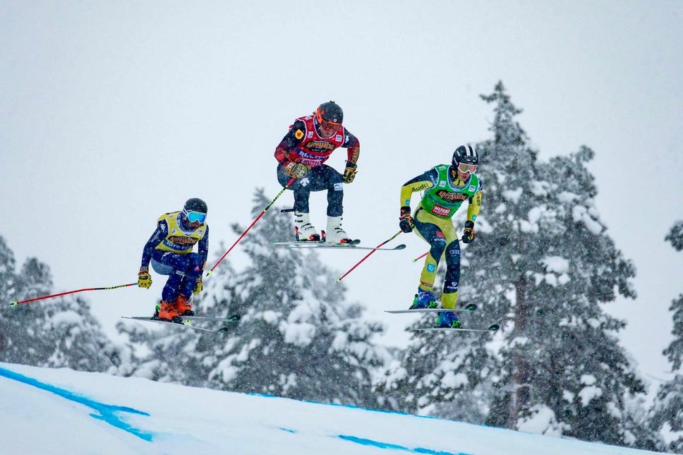 Edoardo Zorzi, con la tuta azzurra, in azione: il 29enne di Songavazzo è al via della stagione che porta ai Giochi