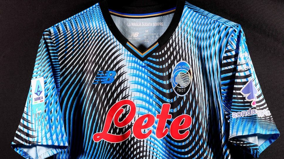 La maglia creata per il Christmas Match 2025, e che verrà indossata contro il Cagliari sabato 13 dicembre