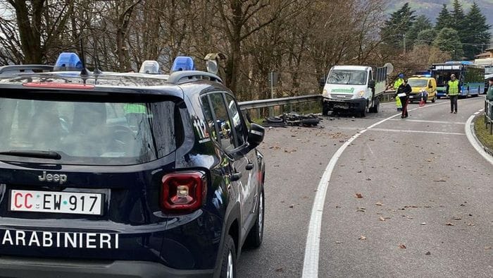 perde il controllo della moto e si schianta contro un furgone a spinone grave 18enne da Ecodibergamo.it perde il controllo della moto e si schianta contro un furgone a spinone grave 18enne