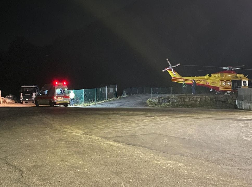 L’elisoccorso e l’ambulanza per soccorrere il ferito di Solto Collina