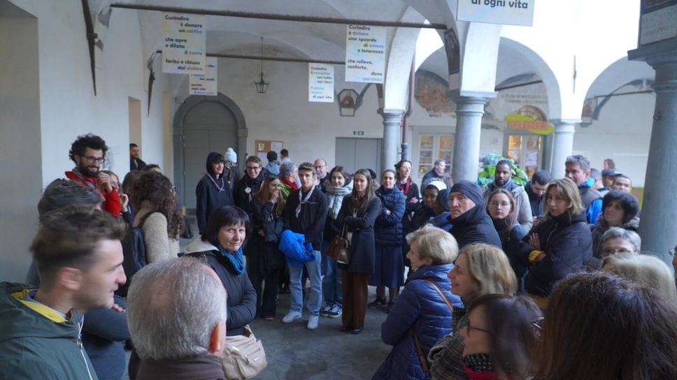Un momento di incontro con la realtà del dormitorio Galgario: porte aperte ai cittadini durante la Settimana dei poveri per far conoscere le caratteristiche del servizio