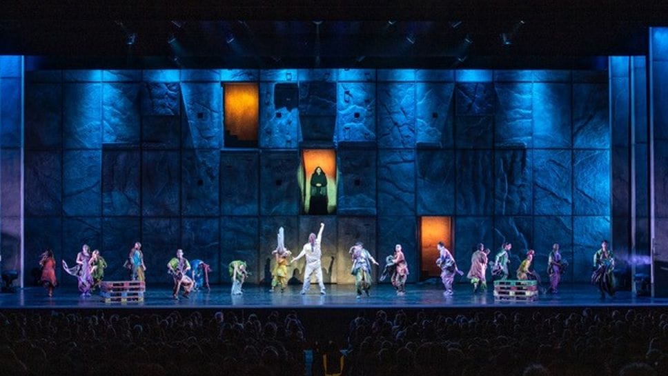 Una scena del musical Notre-Dame de Paris, in scena alla ChorusLife Arena dal 9 all’11 ottobre 2026