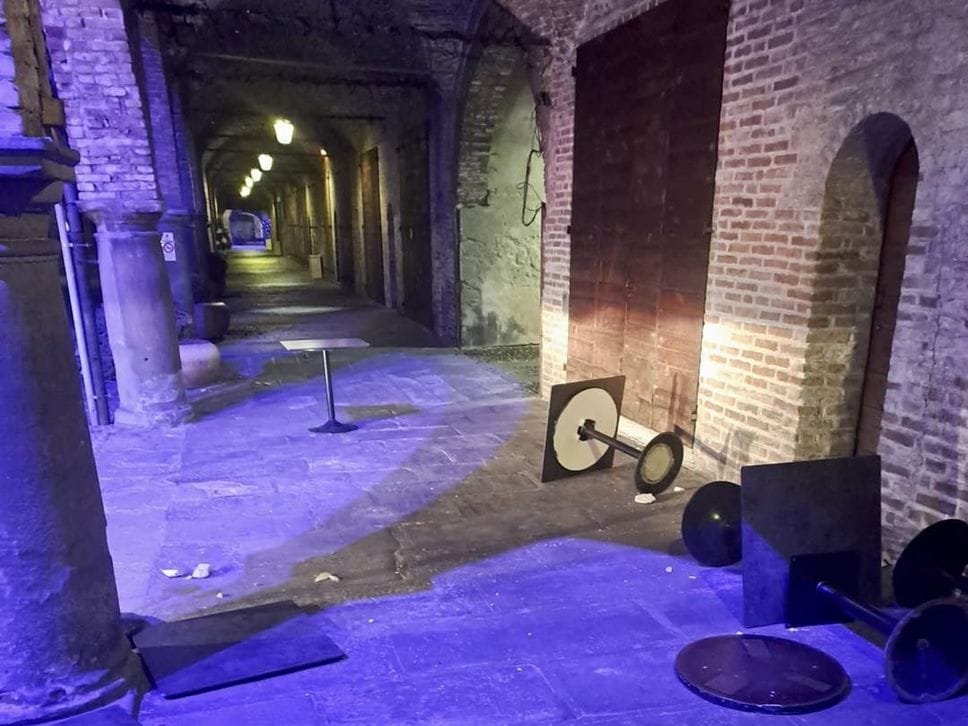 Tavolini presi di mira a Romano