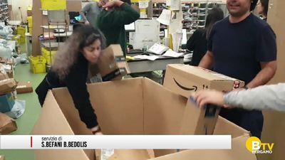 https://storage.ecodibergamo.it/media/photologue/2025/12/14/photos/cache/23mila-pacchi-al-giorno-da-smistare-e-consegnare-e-la-mole-di-lavoro-del-centr_c1188f22-d930-11f0-8c2f-fd845c645498_display.jpg