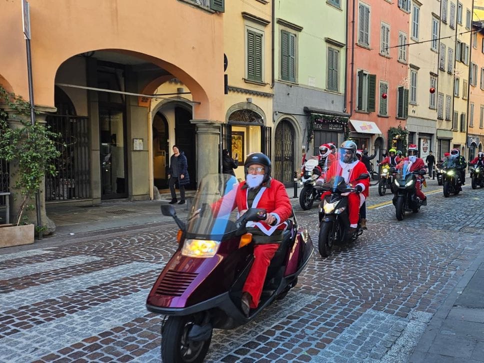 Il passaggio delle moto in Borgo Santa Caterina