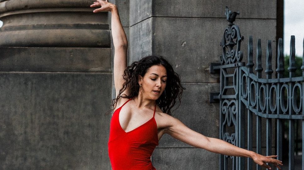 1 Jessica Falceri, 36 anni, originaria di Pradalunga dal 2020 ormai vive e lavora in Germania, tra Amburgo e Düsseldorf. Ballerina e cantante ha preso parte a numerosi musical e programmi in tv
